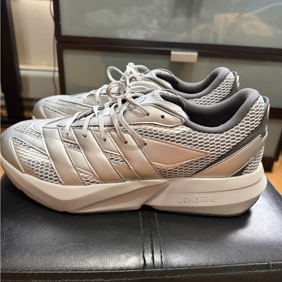 adidas Lightblaze
Mercedes-AMG Petronas Formula One Team Silver main image 4